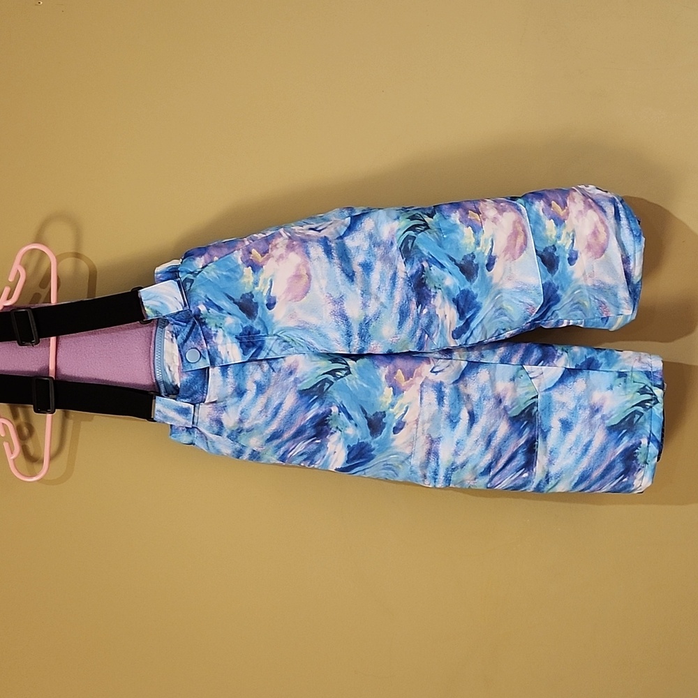 Children place winter snow pants 4years